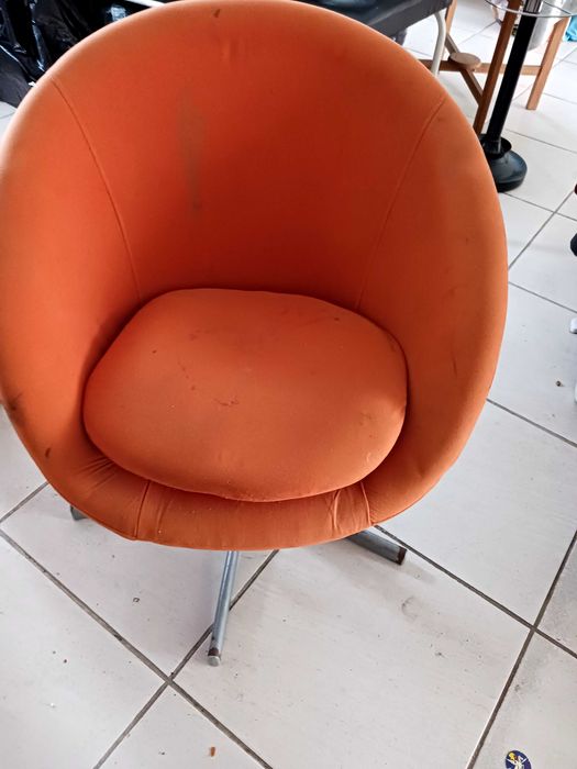 Vendo cadeirão em tecido em bom estado.