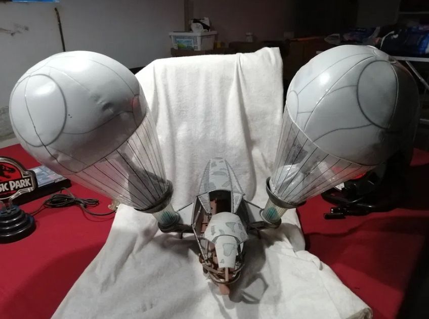 The Golden Compass Lee Scoresby Airship vehicle / Lorek Byrnison Bear