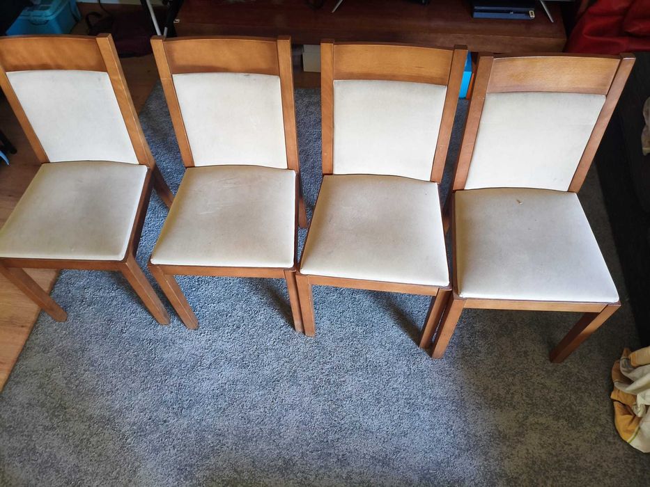 Mesa de jantar extensível em cerejeira + 4 cadeiras