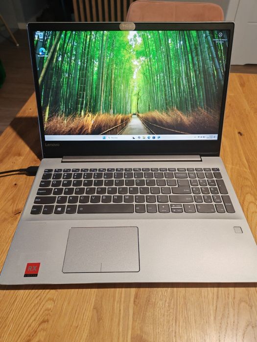 Laptop Lenovo ideapad 720 15IKB i5 8gb ram Windows 11  radeon RX550M