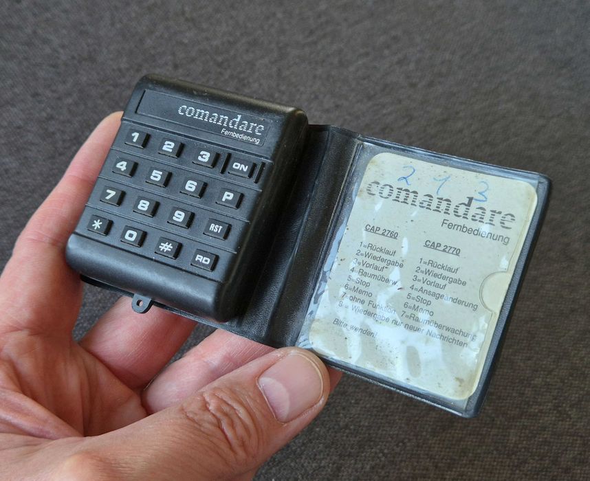Comandare przenośny generator tonów DTMF do sekretarek lata '80/'90