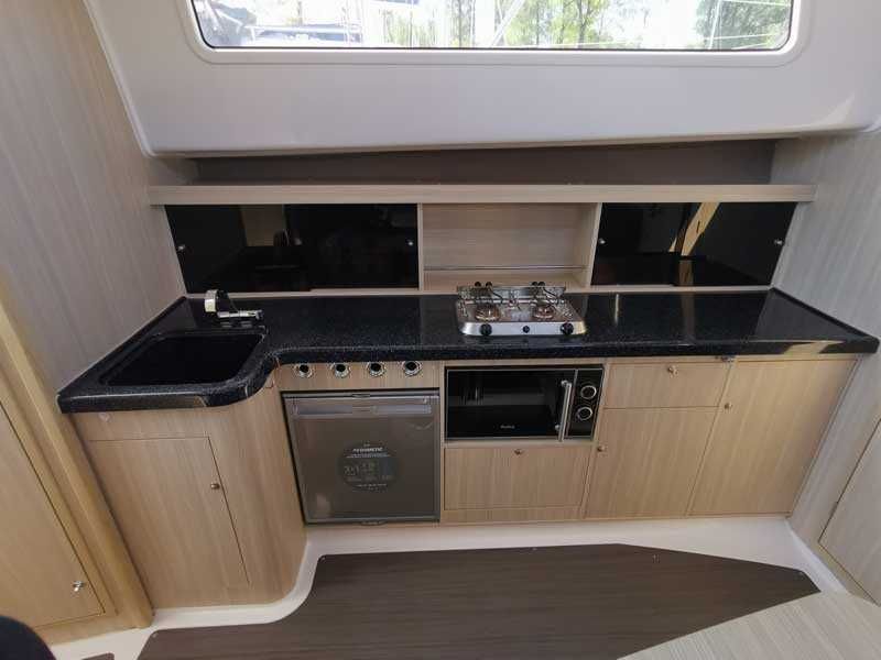 Czarter, wynajem jachtu motorowego Nexus 870 Revo - Bez Patentu