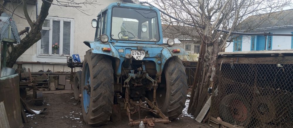 Продам трактор те 80 в робочому стані на документах також навісне .