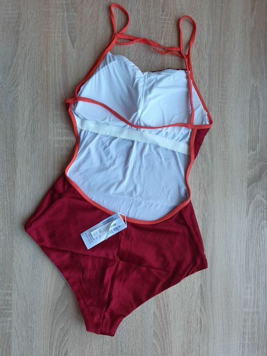 Купальник слитный цельный закрытый RVCA Asos  с чашечками р.М