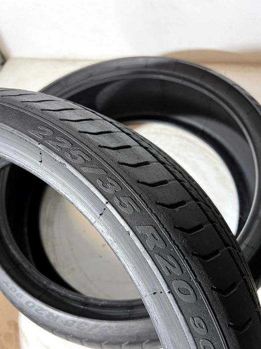 Pneus Pirelli Pzero - 225/35/20 - Muito Bons