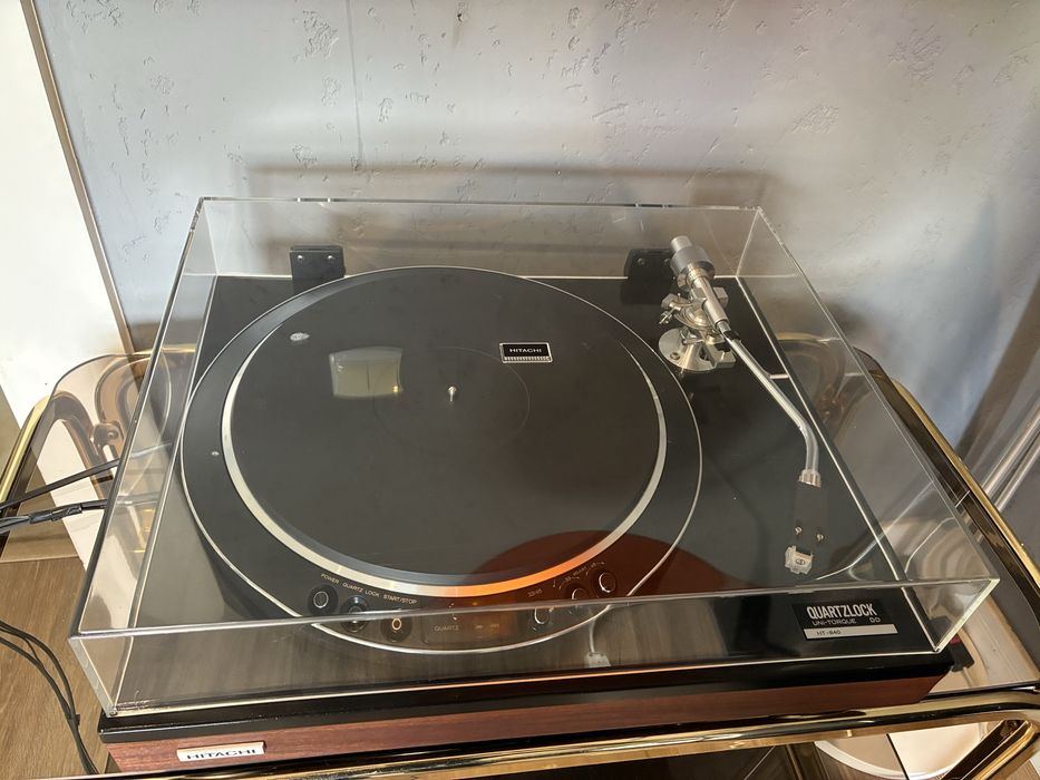 Hitachi HT-840 gramofon