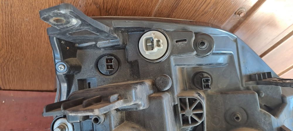 Lampa przednia Nissan X-trail