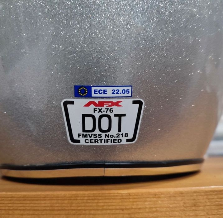 Capacete de moto com viseira feminino