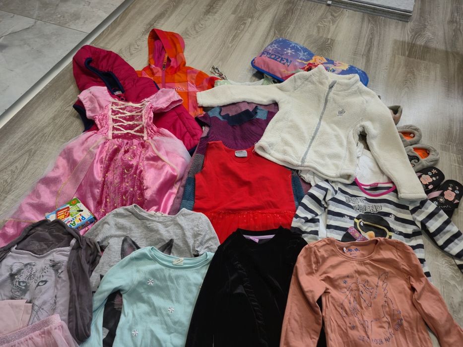 Giga paka dla dziewczynki 110/116 kurtka Zara sukienki strój ksieznicz