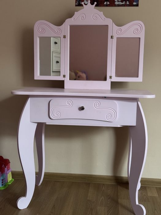 Трюмо для дівчинки