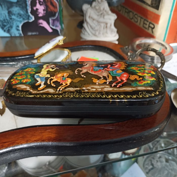 Etui na okulary z laki