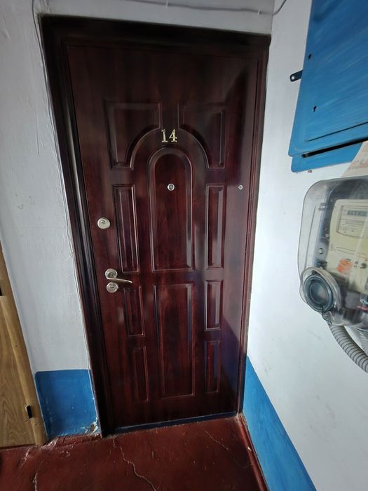 Продам двох кімнатну квартиру в 16 квартирному будинку