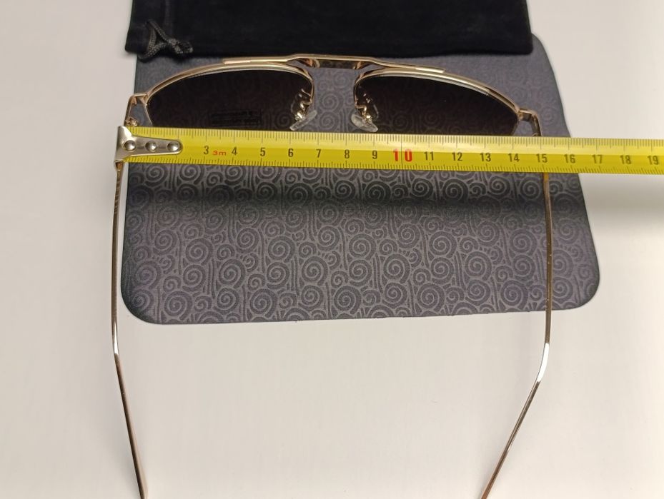 Photochromic Gold Metal