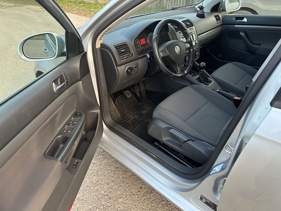 Volksvagen Jetta 2008 1.6 авто гарне
