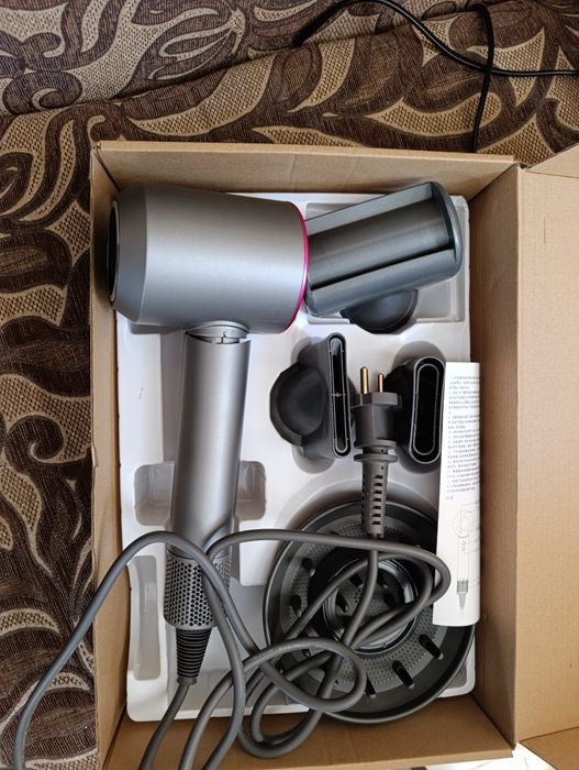 Фен в комплекті з насадками в ремонт