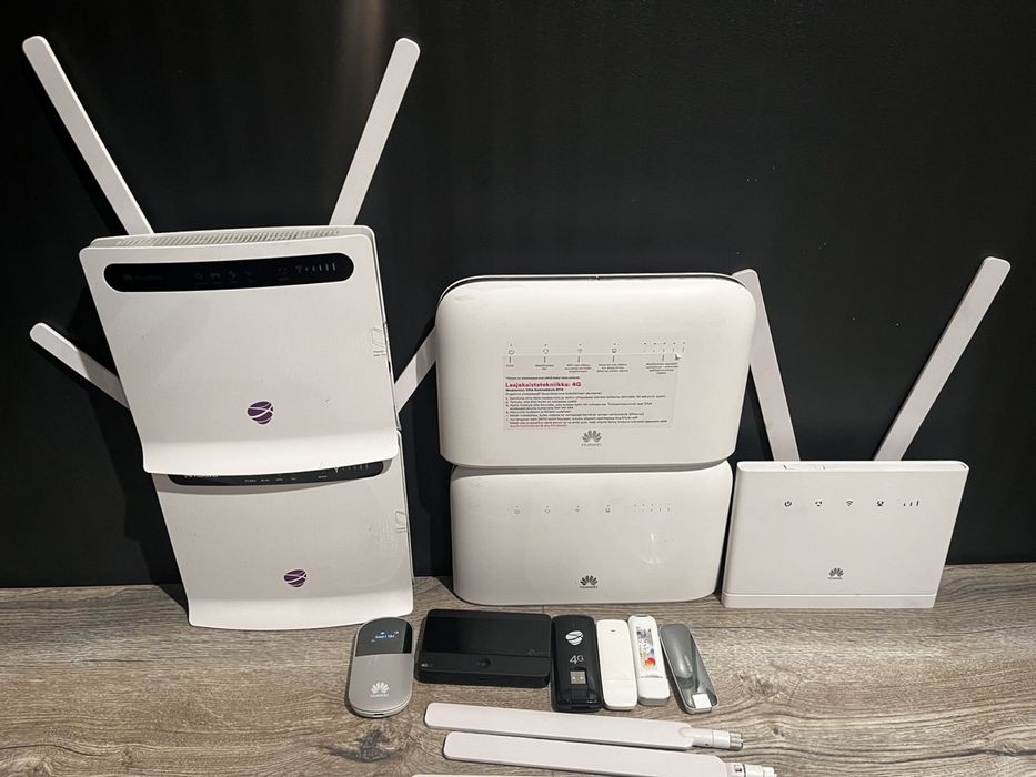 Колекція роутерів Huawei -дешево, працюють ще краще