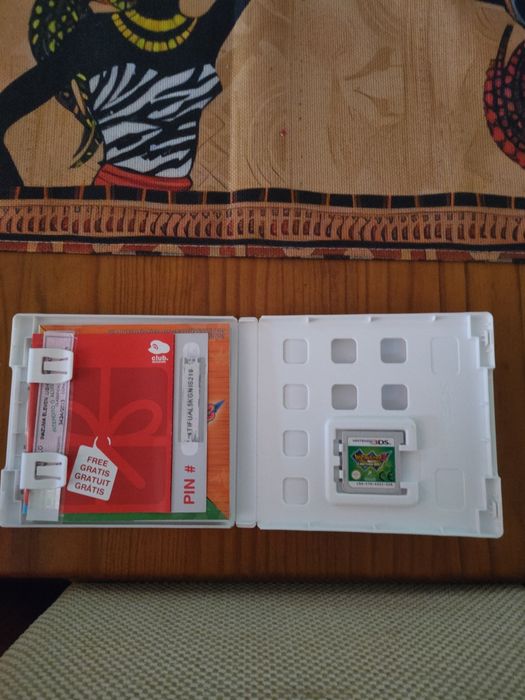 Nintendo 3DS XL com cartão de memória, capa, carregador e 3 jogos