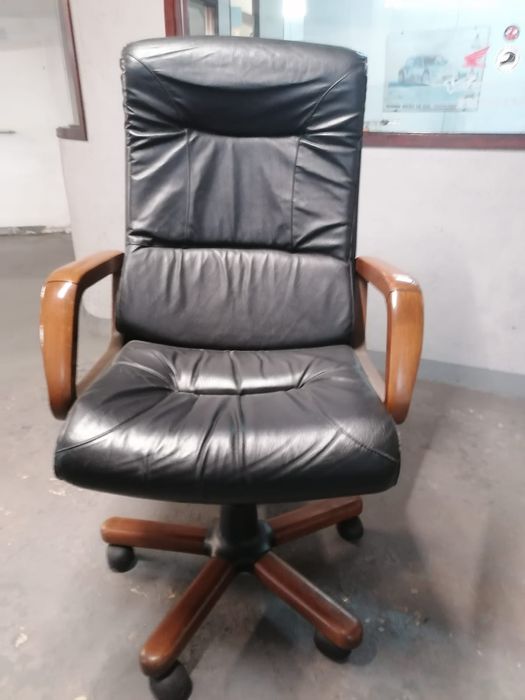 Cadeira de escritório.