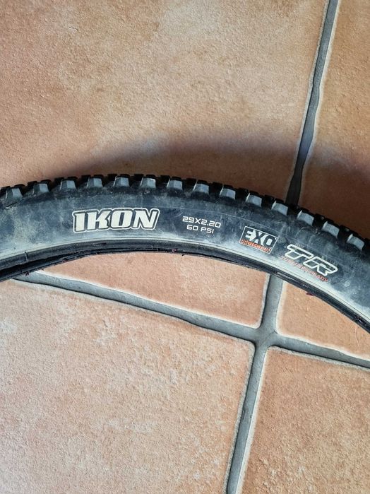 Material ciclismo usado pneus sapatos suporte bidon disco travão