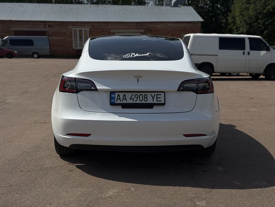Tasla model 3 2022 рік Рест