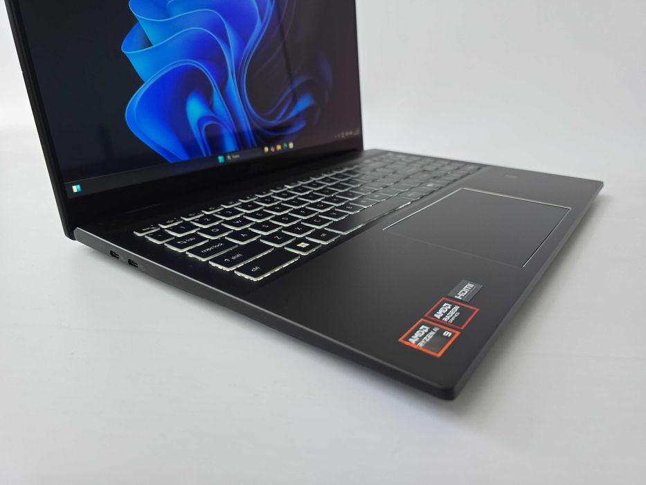 MSI Summit 16 AI (2025) Ryzen AI 9 365/RAM 32GB/SSD 1TB/QHD 165Hz/WIN 11