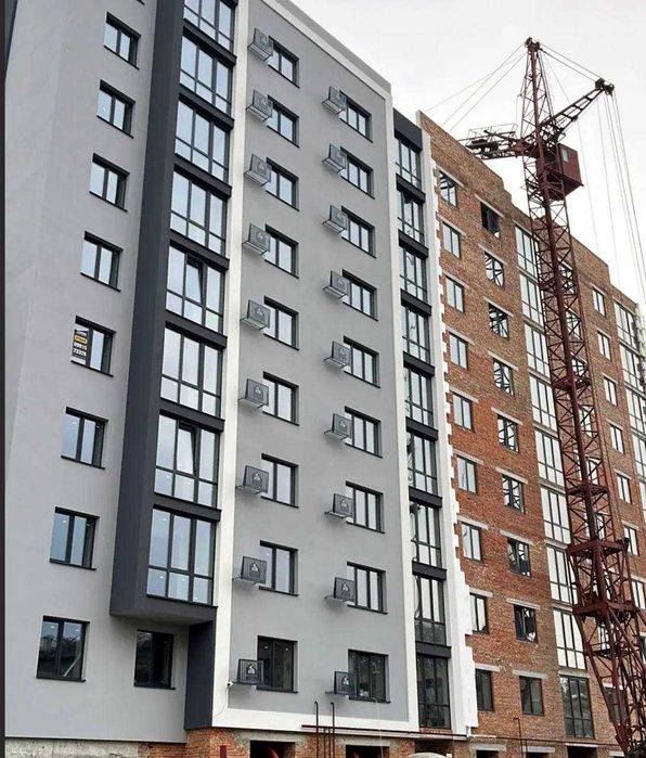 Повноцінна Трикімнатна квартира поруч міського озера та парку