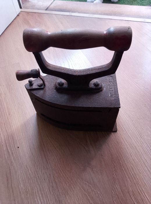 Vintage Ironing Iron64285110386563120