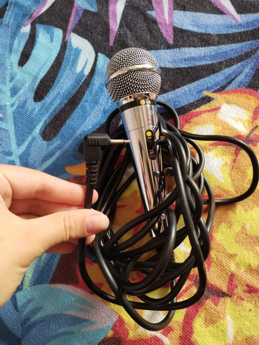 Микрофон LG для караоке