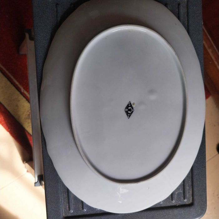 Travessas e taças de porcelana