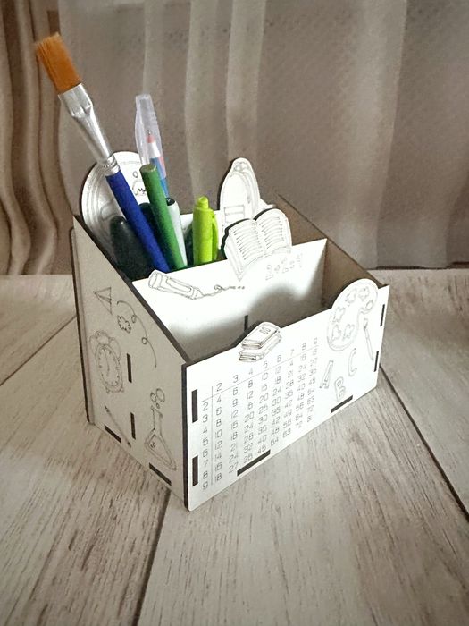 Подарунок школяру на 1 вересня: дерев’яний органайзер + іменна лінійка