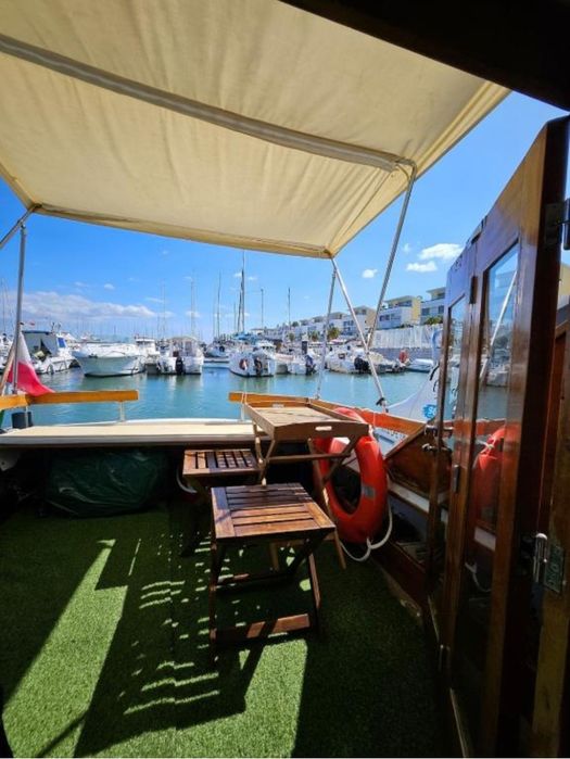 Barco Coronet Yacht Club