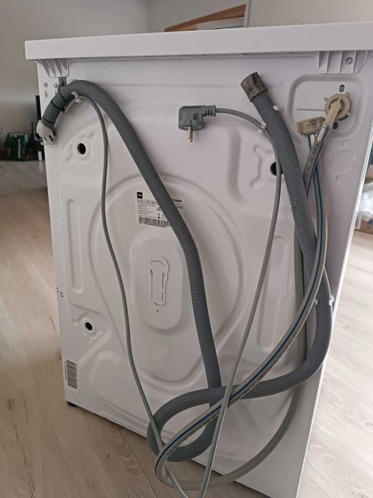 Vende-se: Máquina de Lavar Roupa TEKA TKL 1068T EU