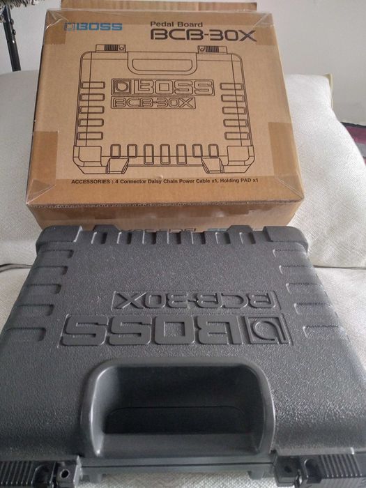 Caixa BOSS para 3 pedais