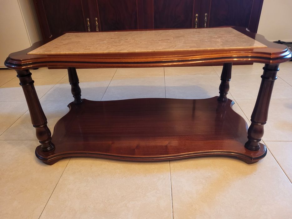 Mesa de centro com pedra mármore