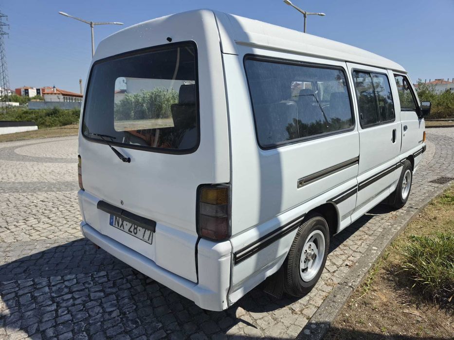 Mitsubishi L300 2.5D  9 Lugares