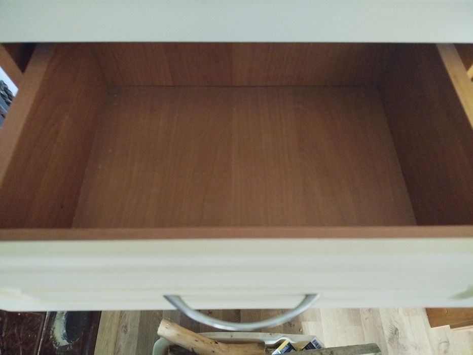 Продаємо меблі, шафа, письмовий столик, одно дв шафа, книжкова полиця