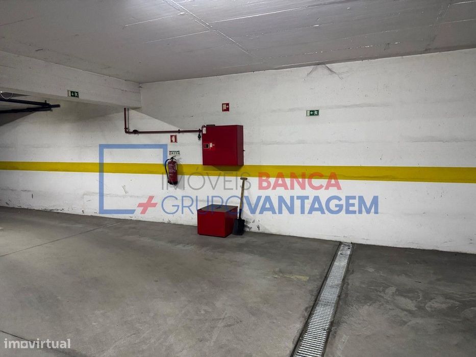 Venda de 6 Parqueamentos