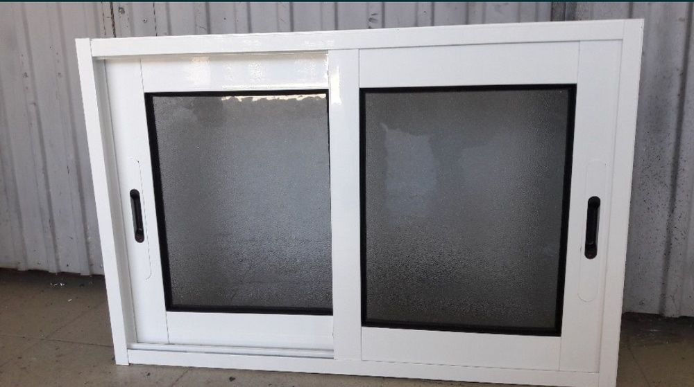 Janelas com vidro fosco como novas VER DESCRIÇÃO