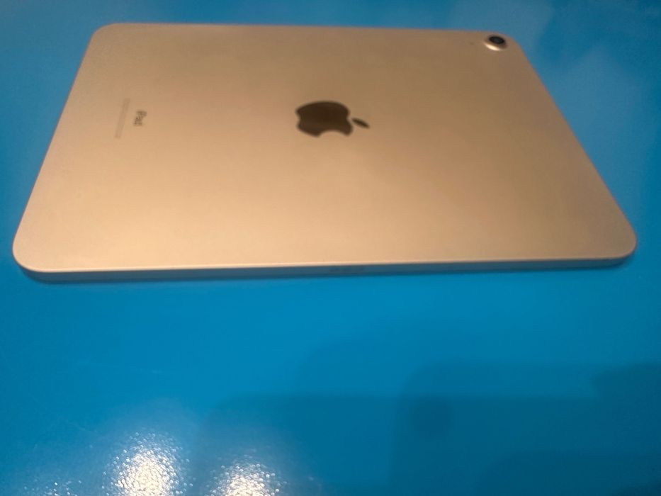 iPad 2023 10 64гб батарея 100%