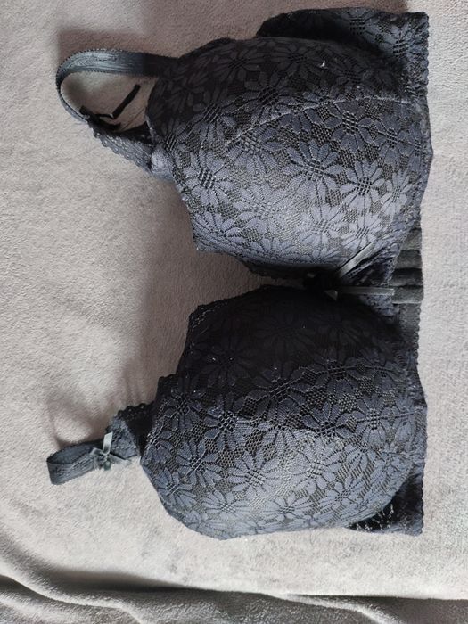 Sprzedam biustonosz 85E