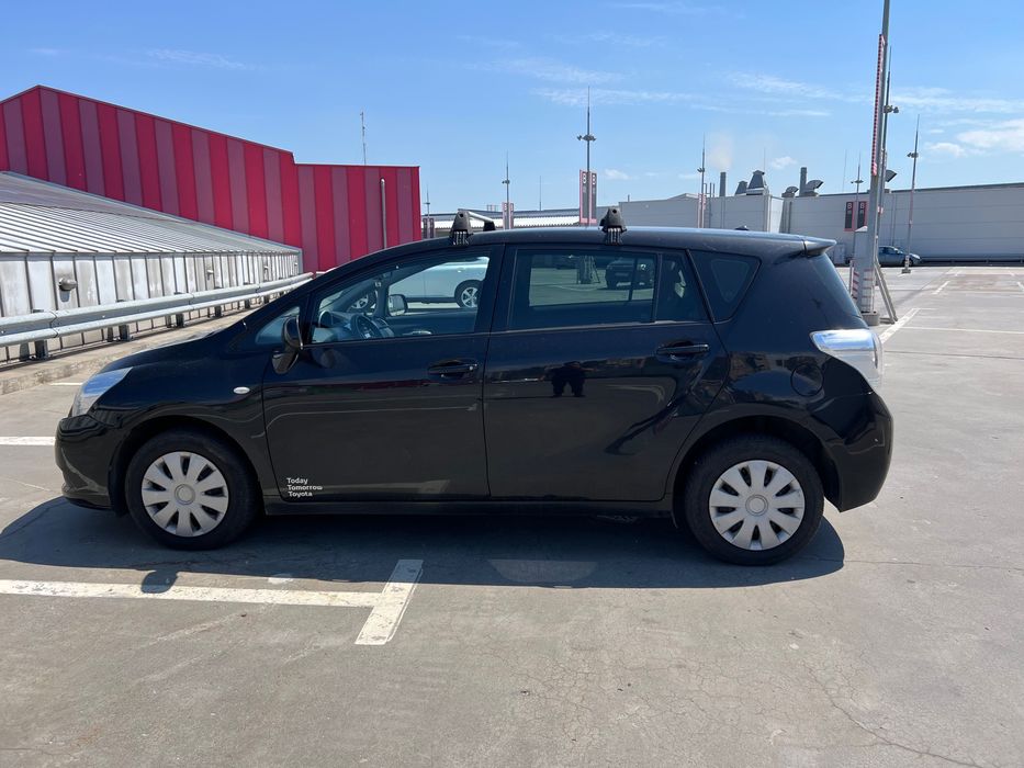 Продаж Toyota Verso 2011