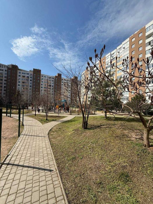 Продам квартиру на вулиці Сахарова в районі ринку Початок.  Газовий будинок