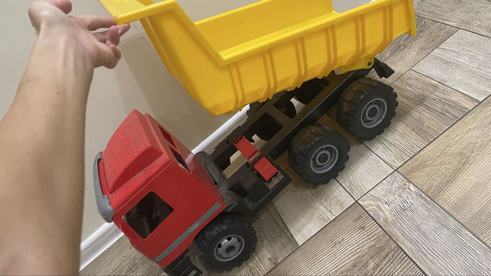 Самосвал большой.