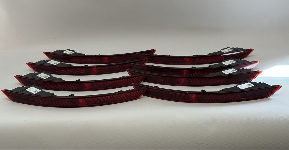 Audi Q8 q8 задні фонарі катафот фонарь наявність 4M8945702 4M8945701