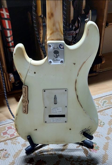 Vendo guitarra personalizada peça única com o tema Los Angeles.