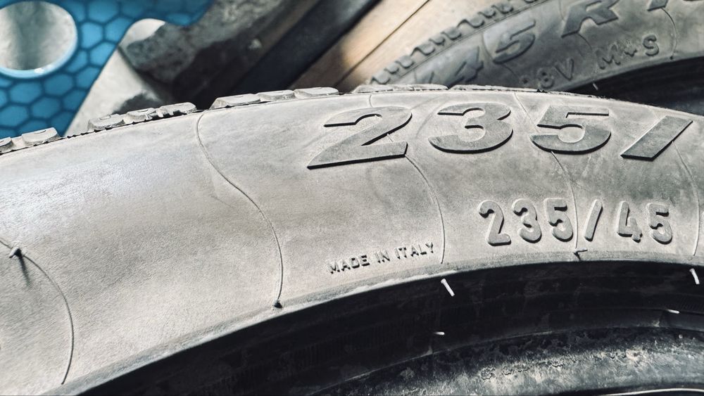 Шини б/у 235/45 r18 Pirelli SottoZeroWinter240 резина зима комплект
