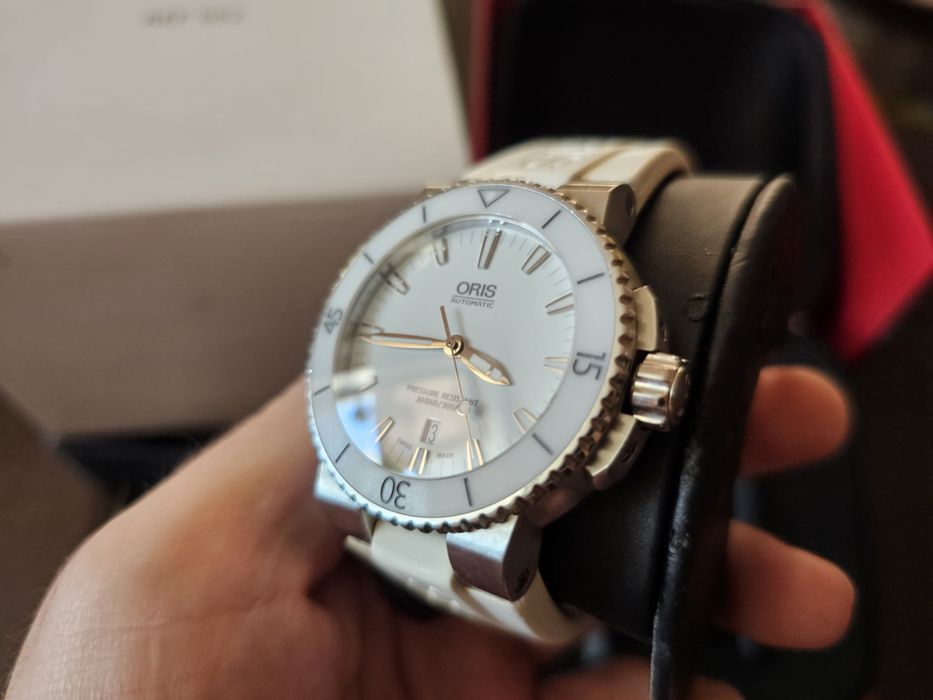 Швейцарський годинник Oris Aquis Date