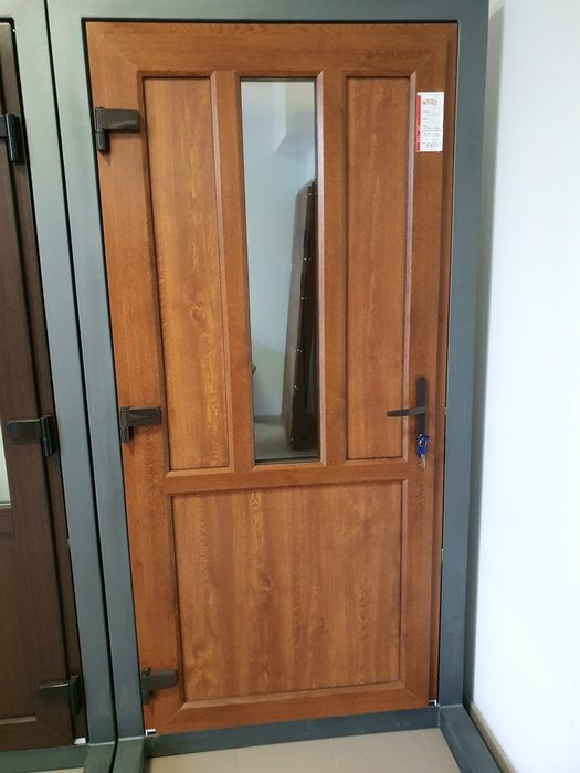 Двері вхідні металопластикові, двері пластикові