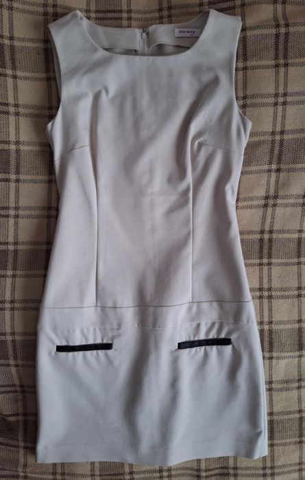 Beżowa sukienka marki Orsay. Rozmiar 36