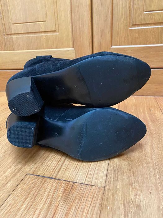 Botins pretos em pele, tam. 40